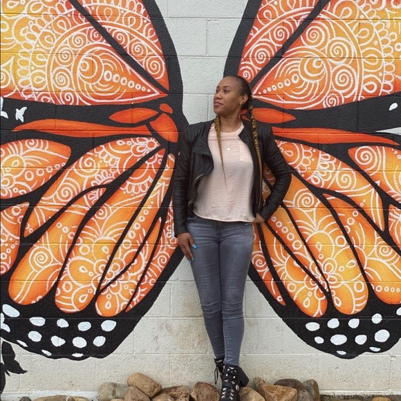 Meet your Posher, Christy - Picture 1 of 1